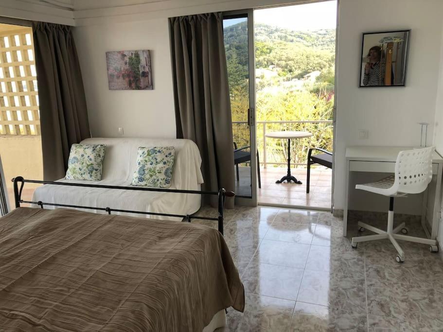 Sea View Apartment With Swimning Pool Mesongí Екстериор снимка