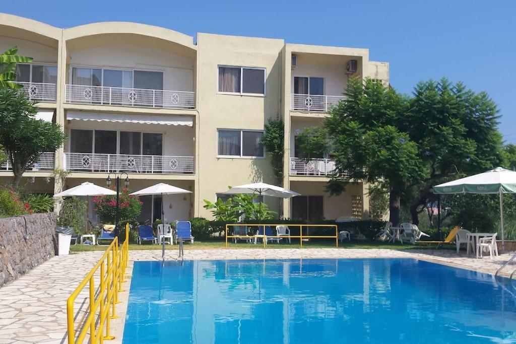 Sea View Apartment With Swimning Pool Mesongí Екстериор снимка