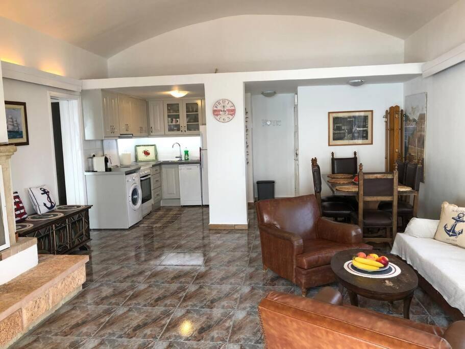 Sea View Apartment With Swimning Pool Mesongí Екстериор снимка