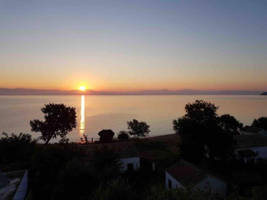 Sea View Apartment With Swimning Pool Mesongí Екстериор снимка